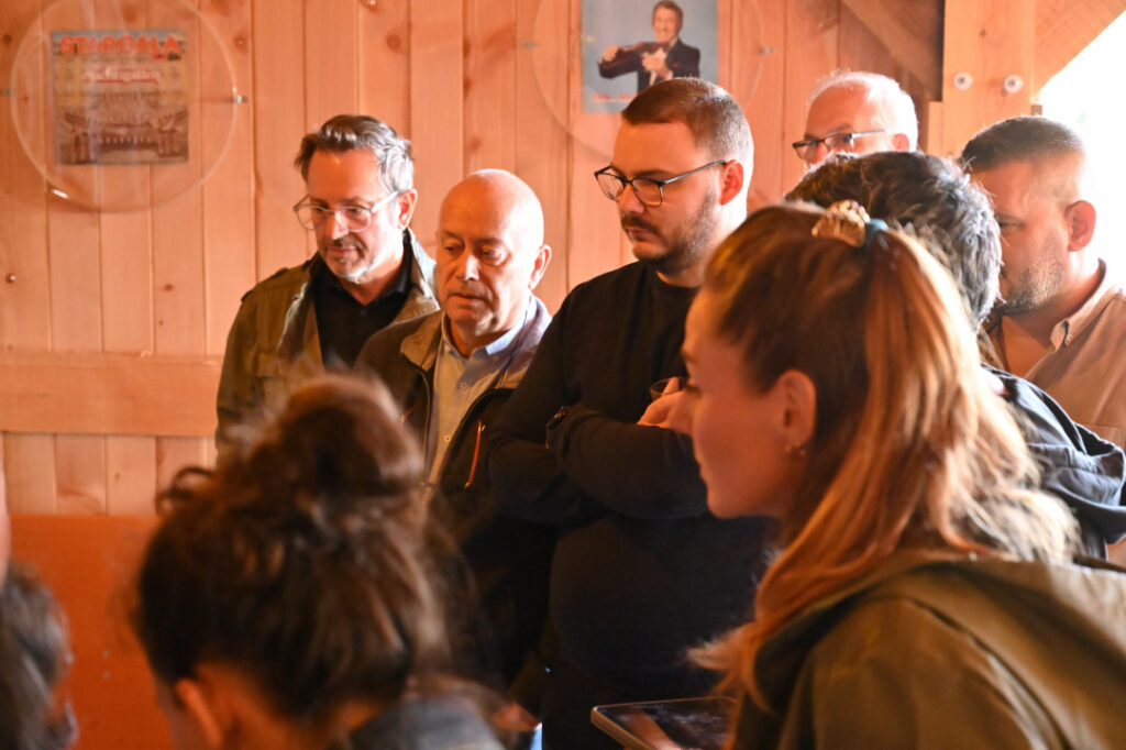 Briefing avant un tournoi de fléchettes DYNADARTS à Toulouse